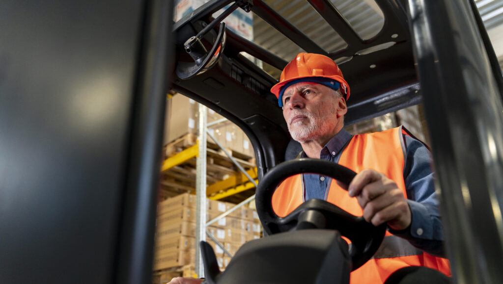 como-escolher-tensao-ideal-bateria-tracionaria-para-empilhadeira